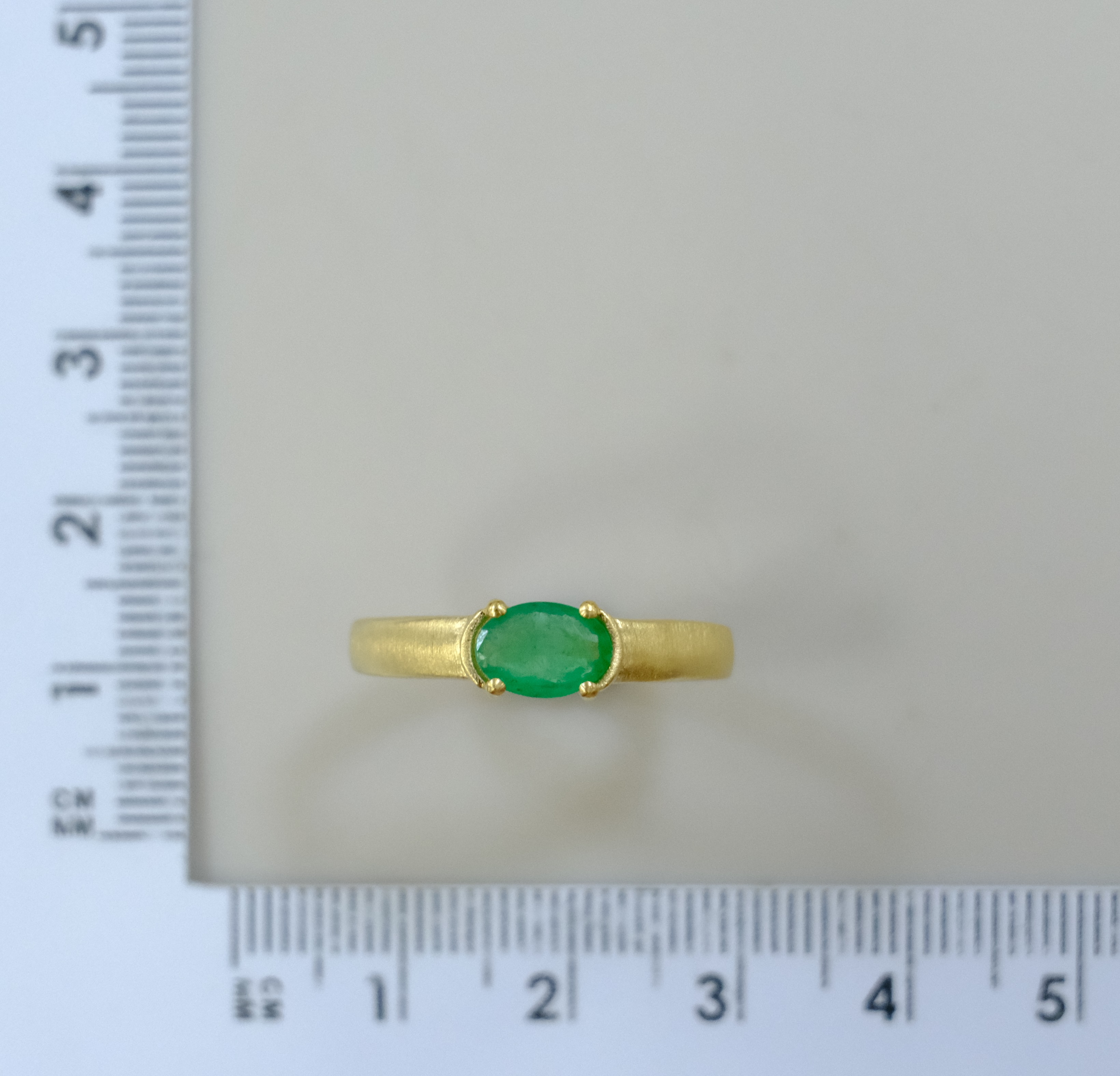 Серебряное кольцо с изумрудом